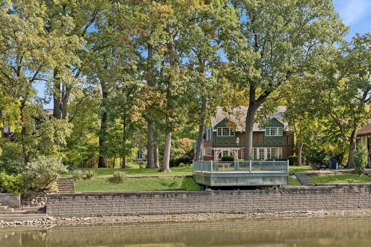 220 Maplewood Road, Riverside, IL 60546