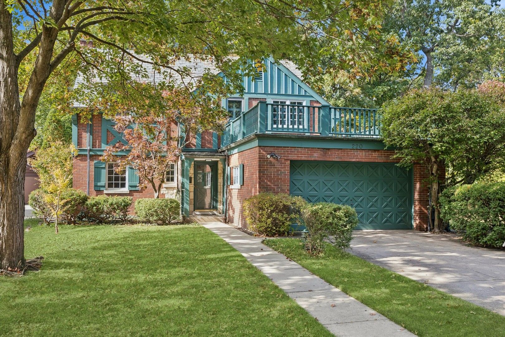 220 Maplewood Road — Riverside, IL 60546