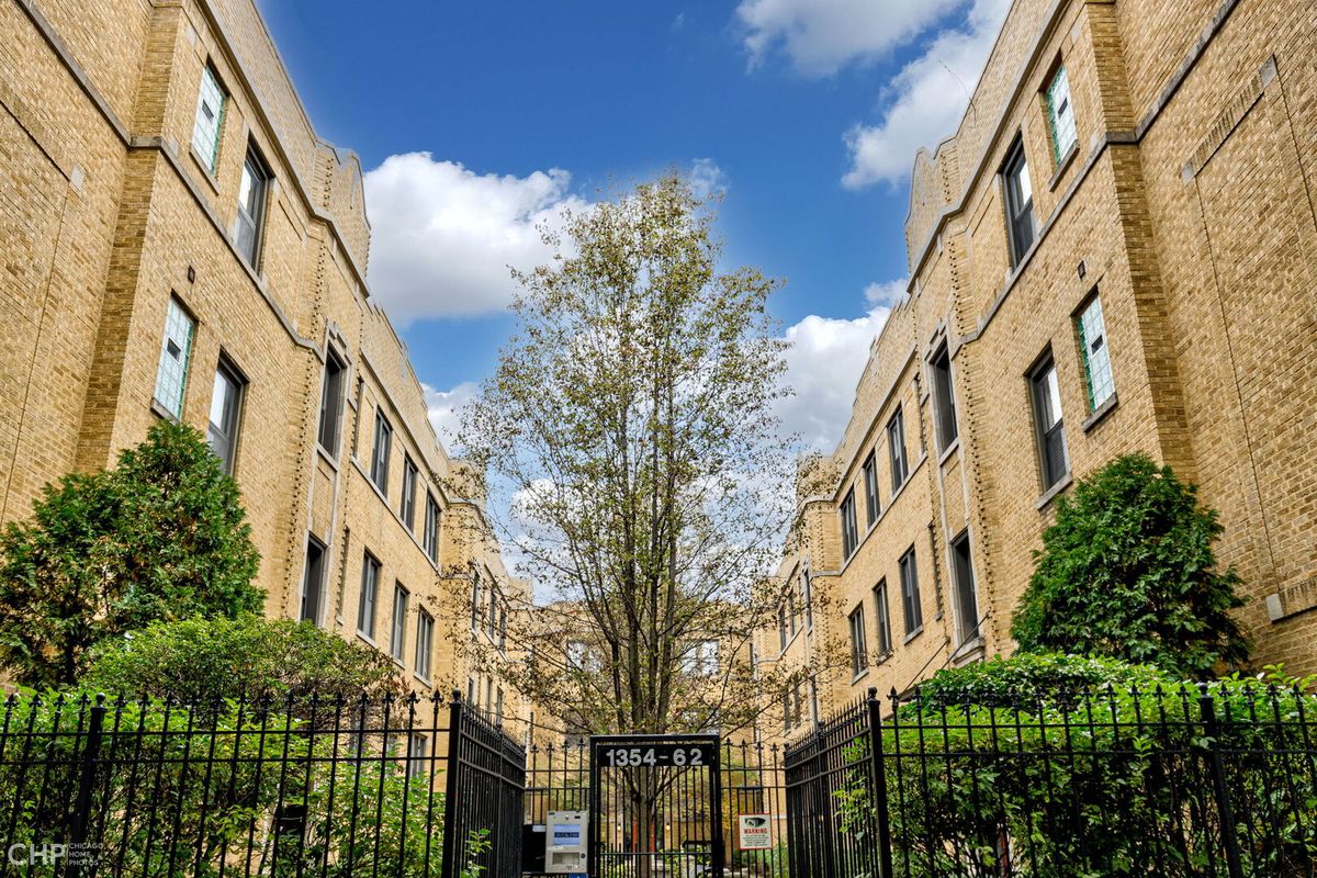 1360 Estes Avenue, Chicago, IL 60626