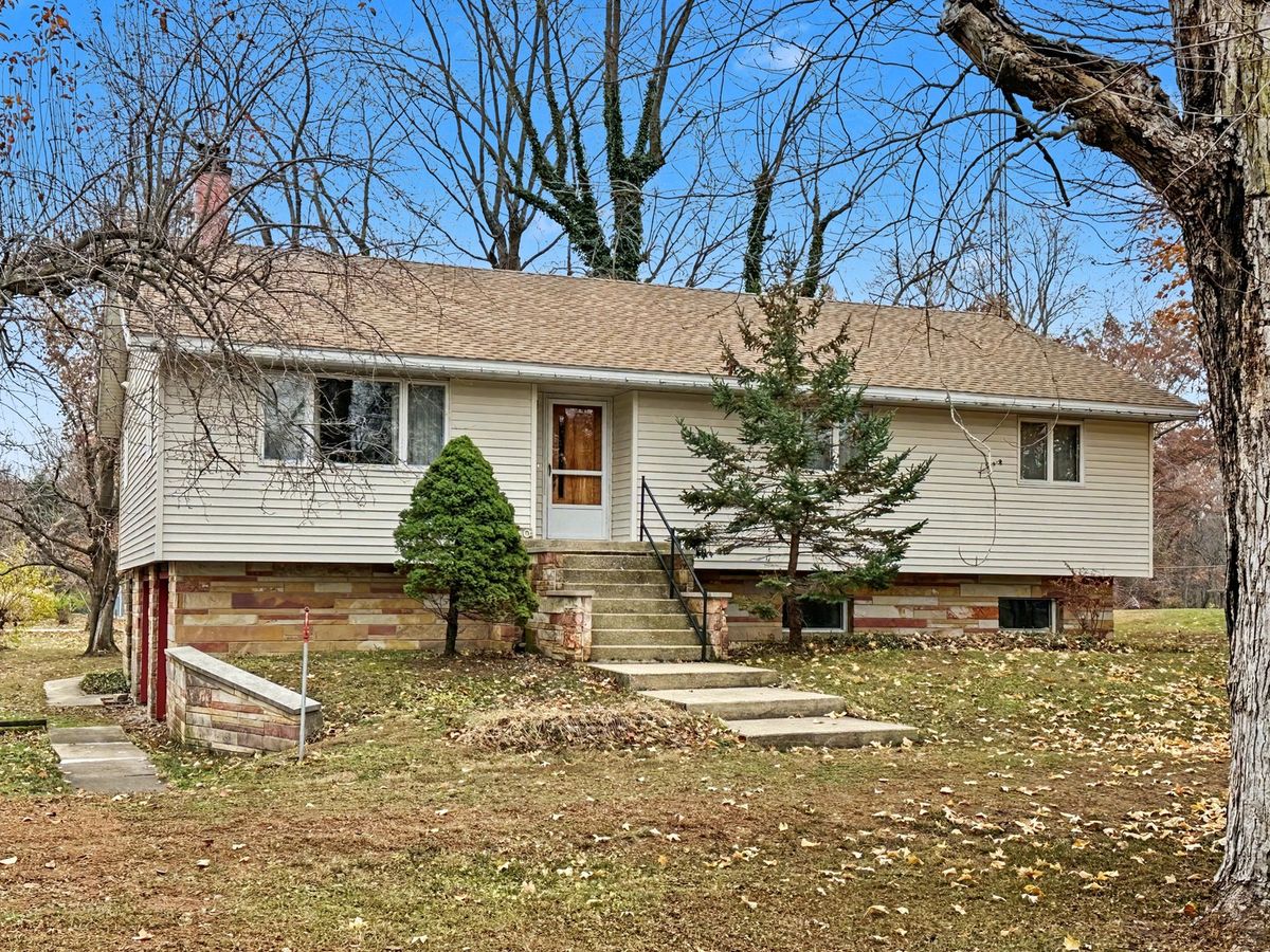 100 South Street, Woodland, IL 60974