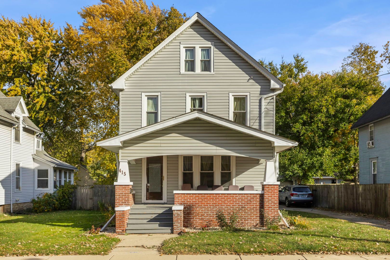 415 Blackhawk Street — Aurora, IL 60506