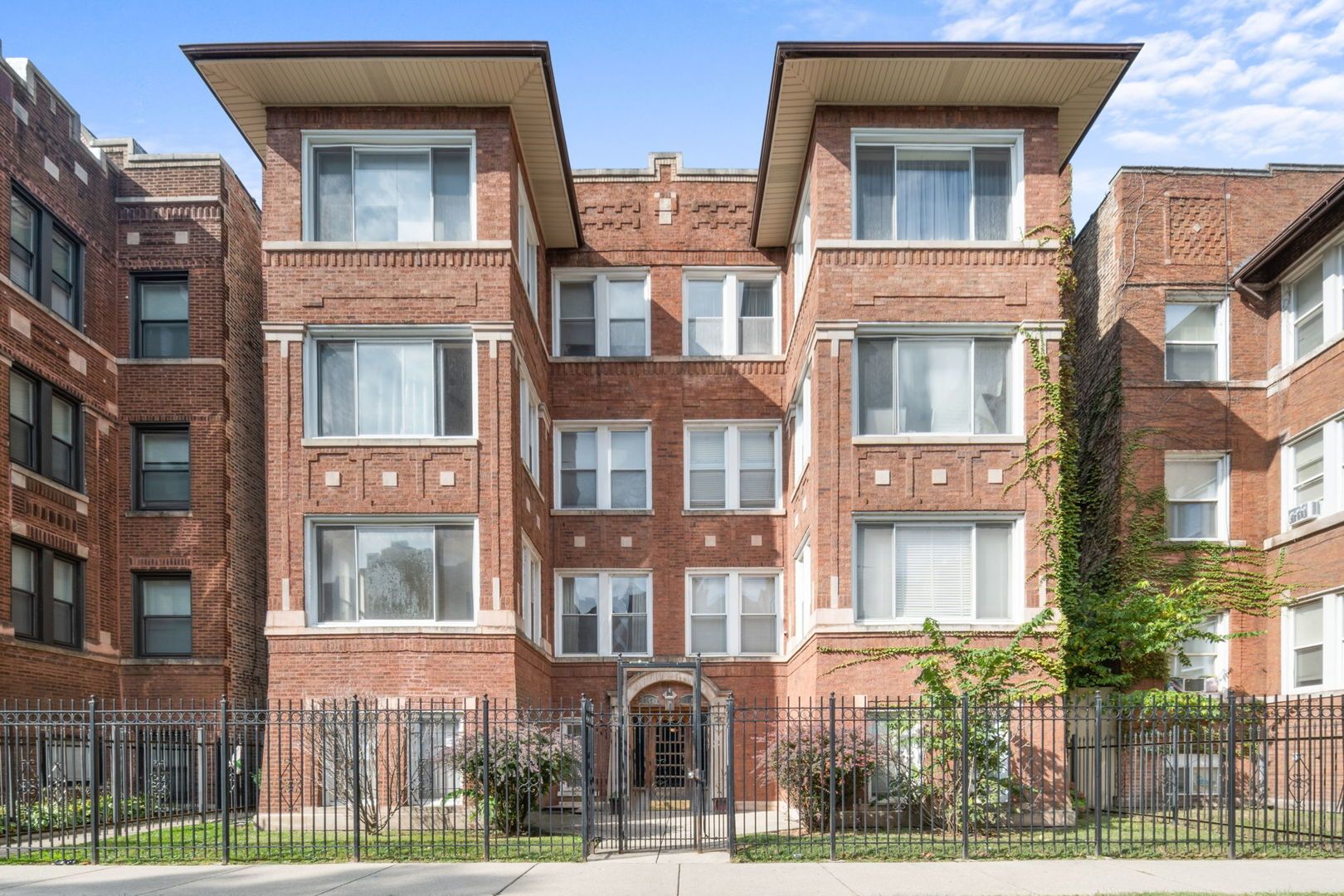 6742 S CLYDE Avenue #1S — Chicago, IL 60649