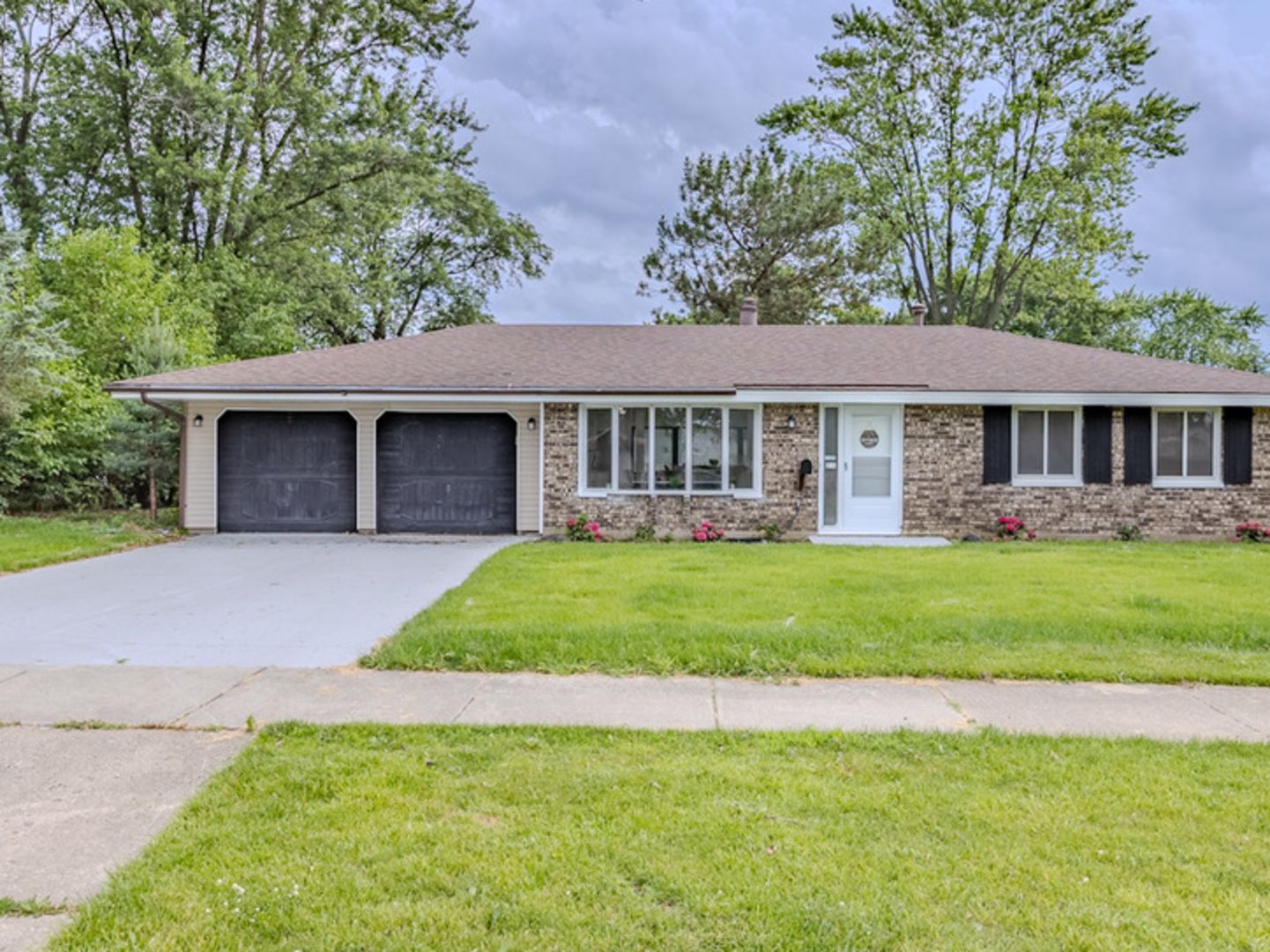 631 W Weathersfield Way — Schaumburg, IL 60193