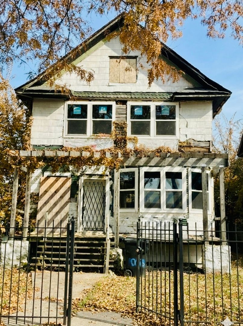 807 Lorel Avenue — Chicago, IL 60651