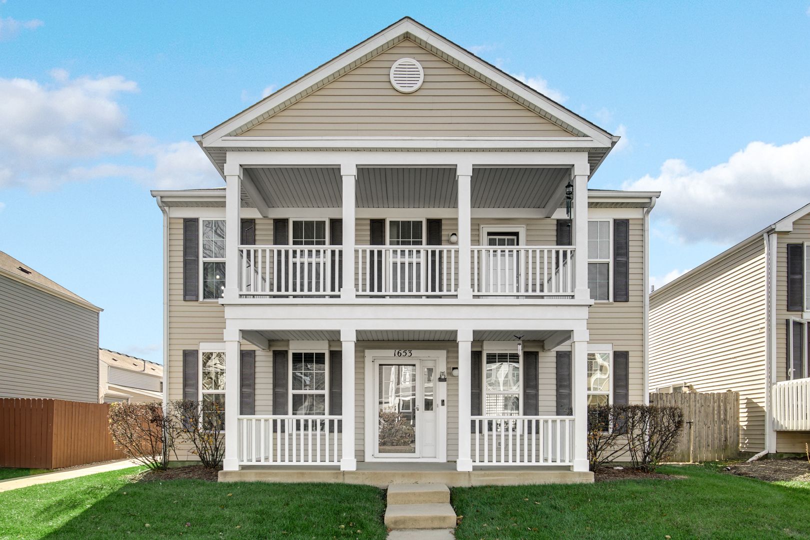 1653 Victoria Park Circle — Aurora, IL 60504