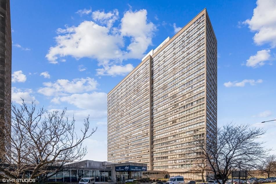 4800 Chicago Beach Drive, Chicago, IL 60615