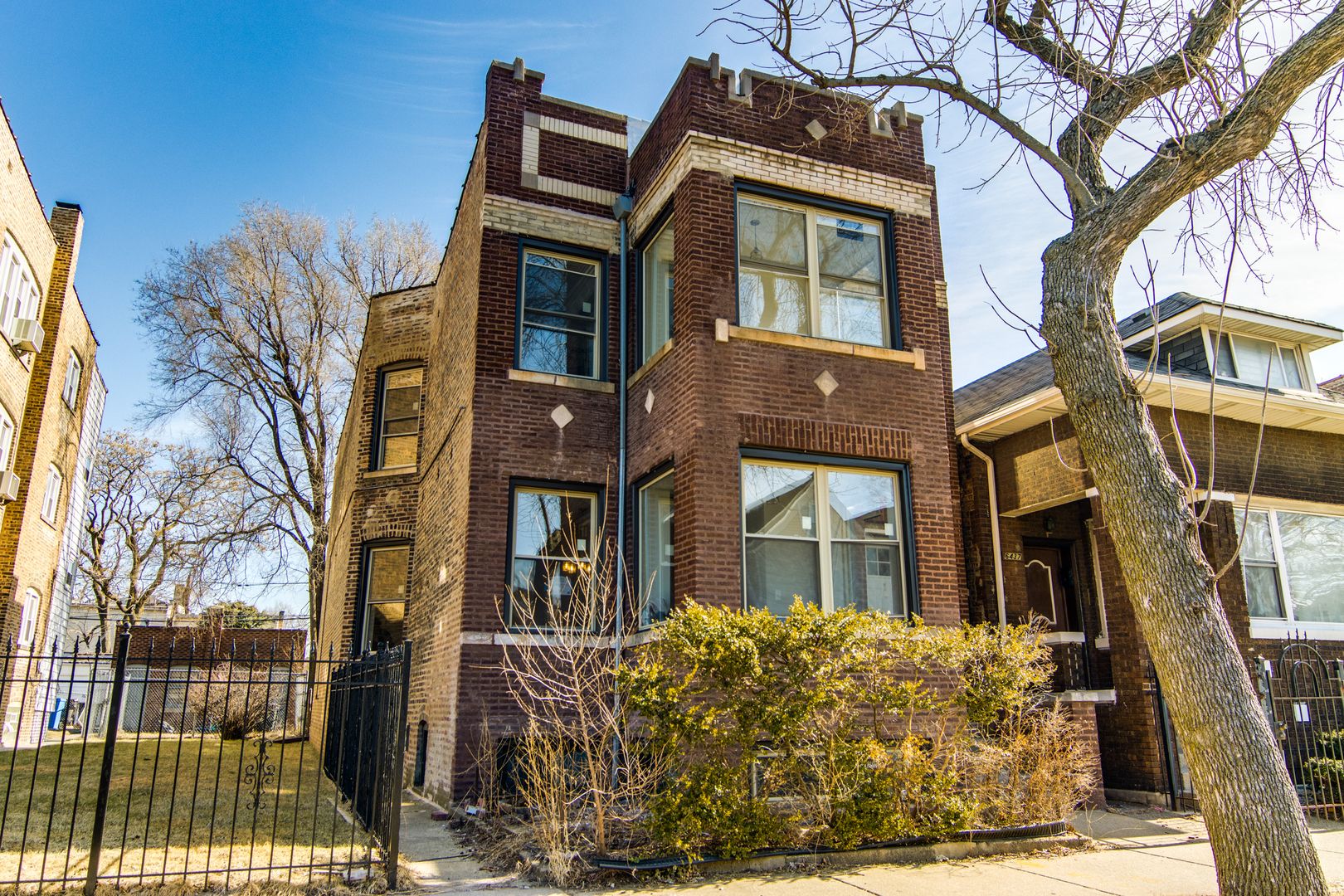 6435 S Langley Avenue — Chicago, IL 60637