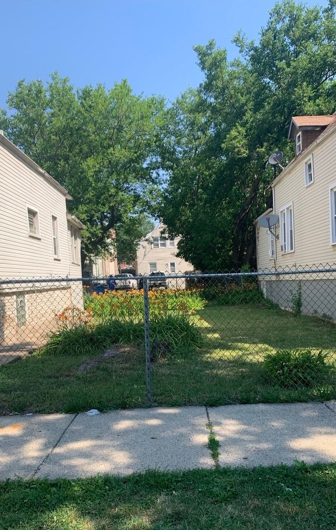 5040 W Ohio Street — Chicago, IL 60644