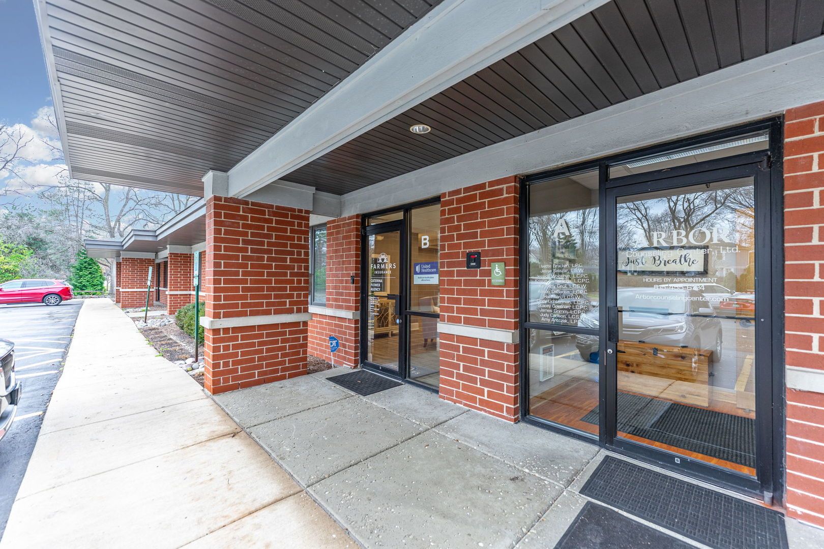 850 S Mchenry Avenue #B — Crystal Lake, IL 60014