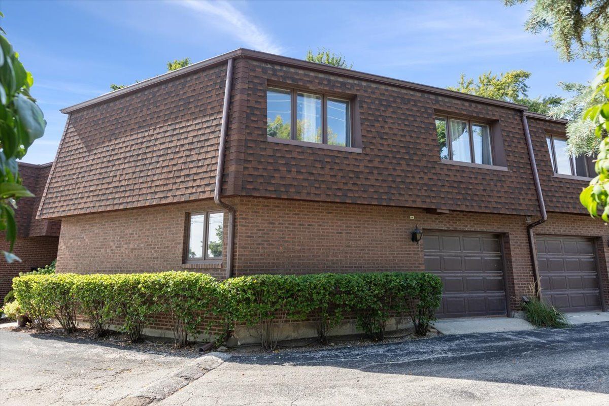 414 Dee Road, Park Ridge, IL 60068