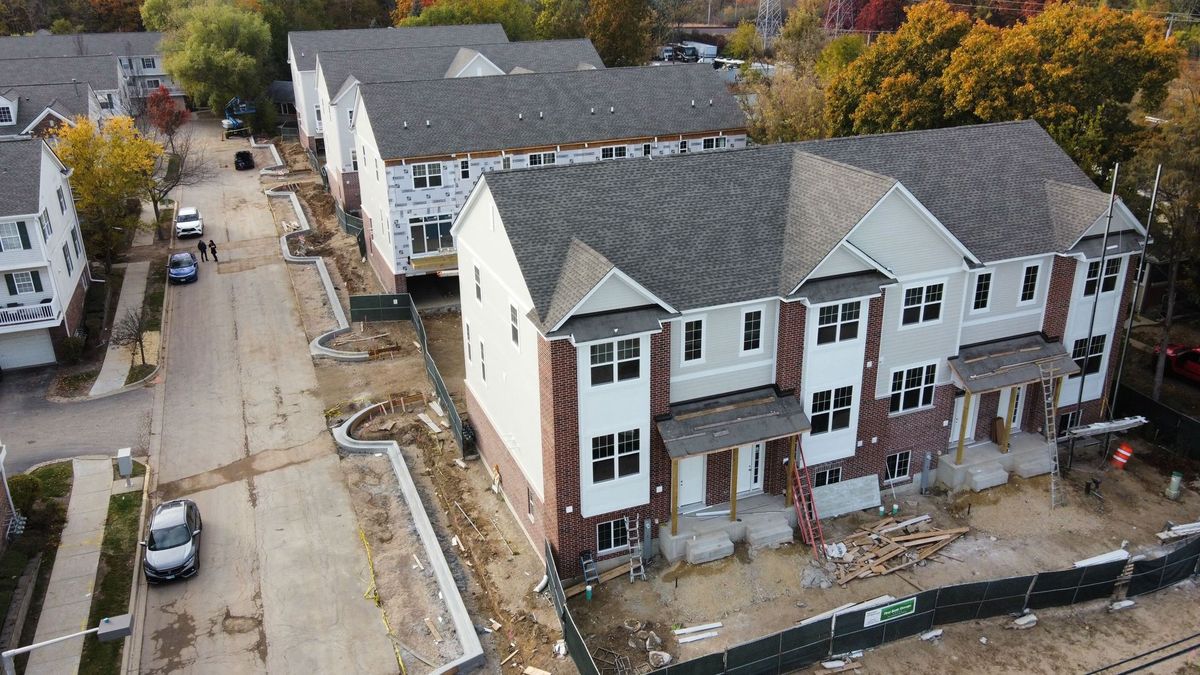 184 East River Road, Des Plaines, IL 60016