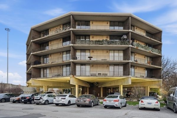 2304 Holiday Terrace, Lansing, IL 60438