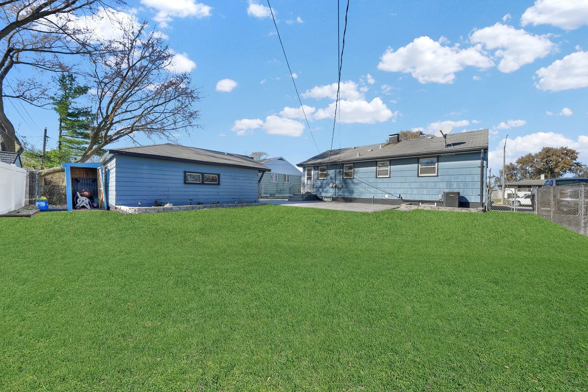 19 Mohawk Drive, Thornton, IL 60476