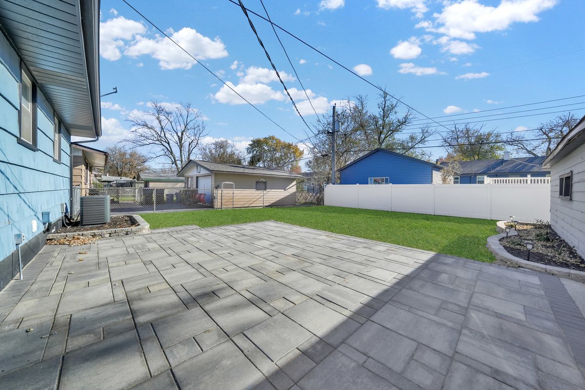 19 Mohawk Drive, Thornton, IL 60476