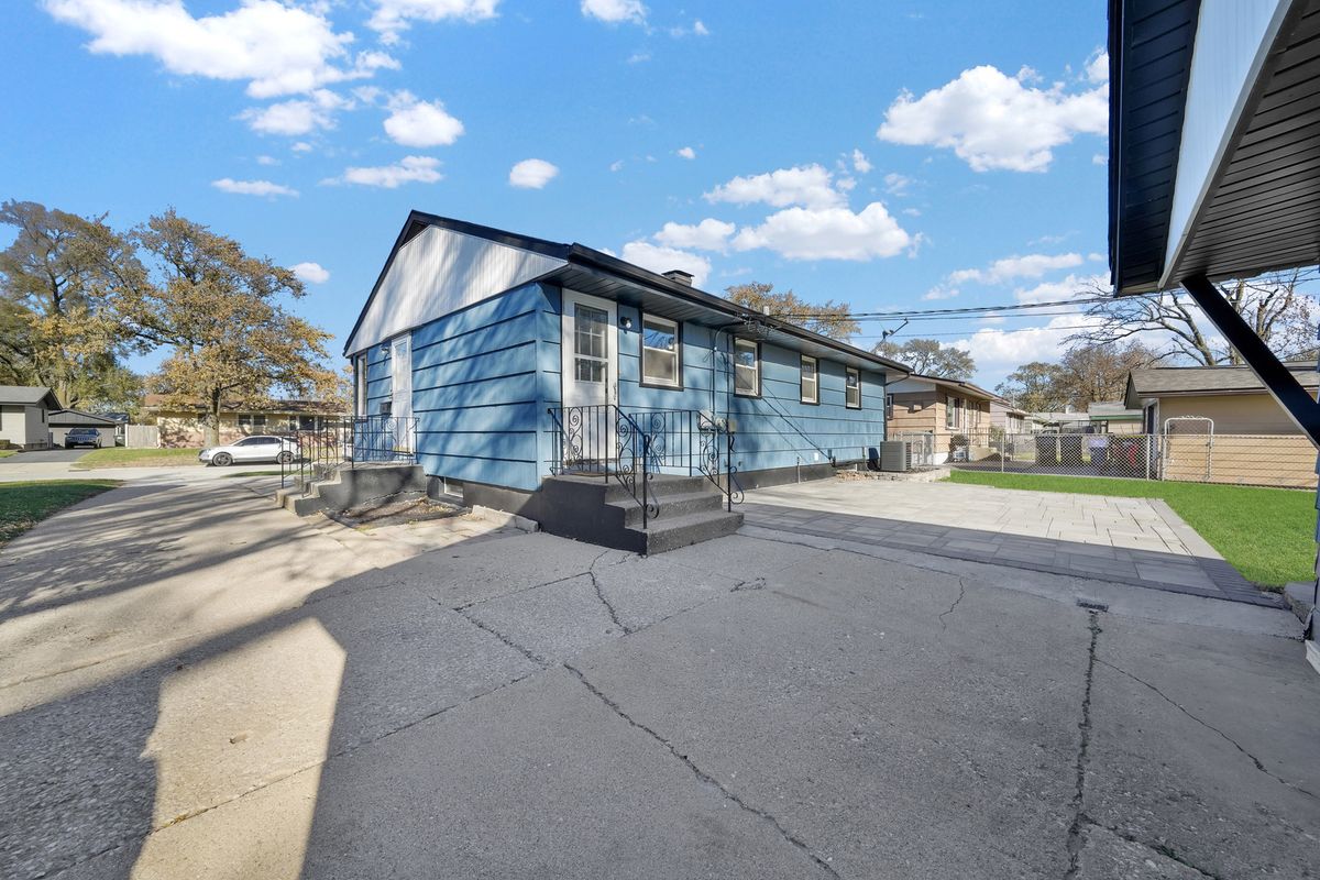 19 Mohawk Drive, Thornton, IL 60476