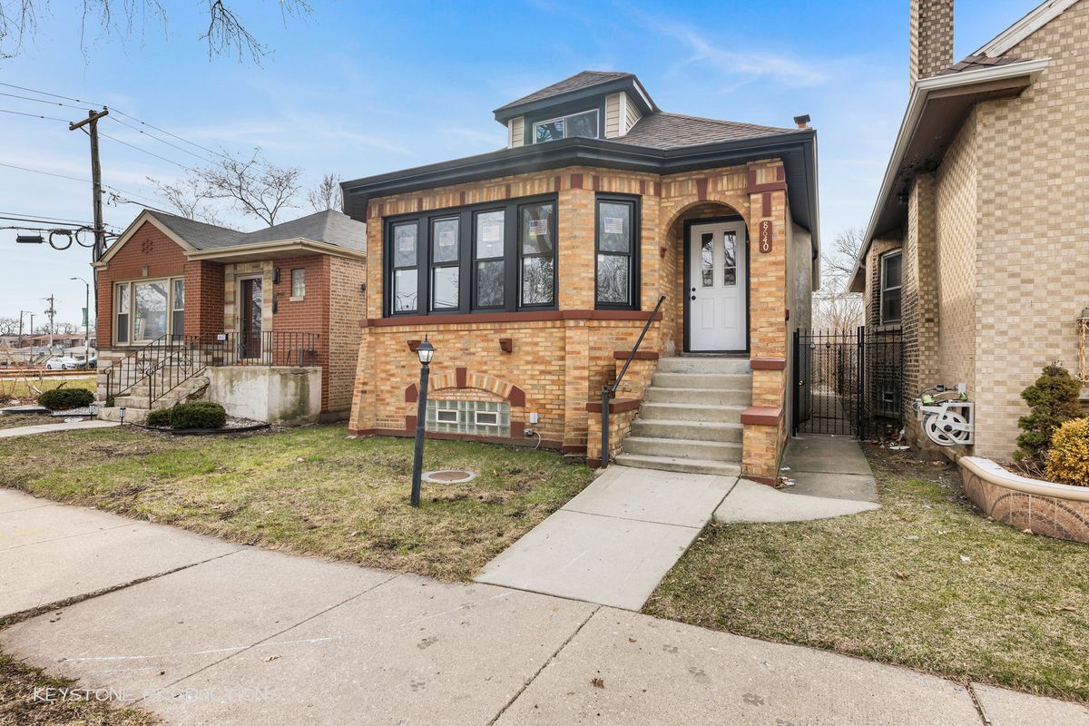 8640 Blackstone Avenue, Chicago, IL 60619