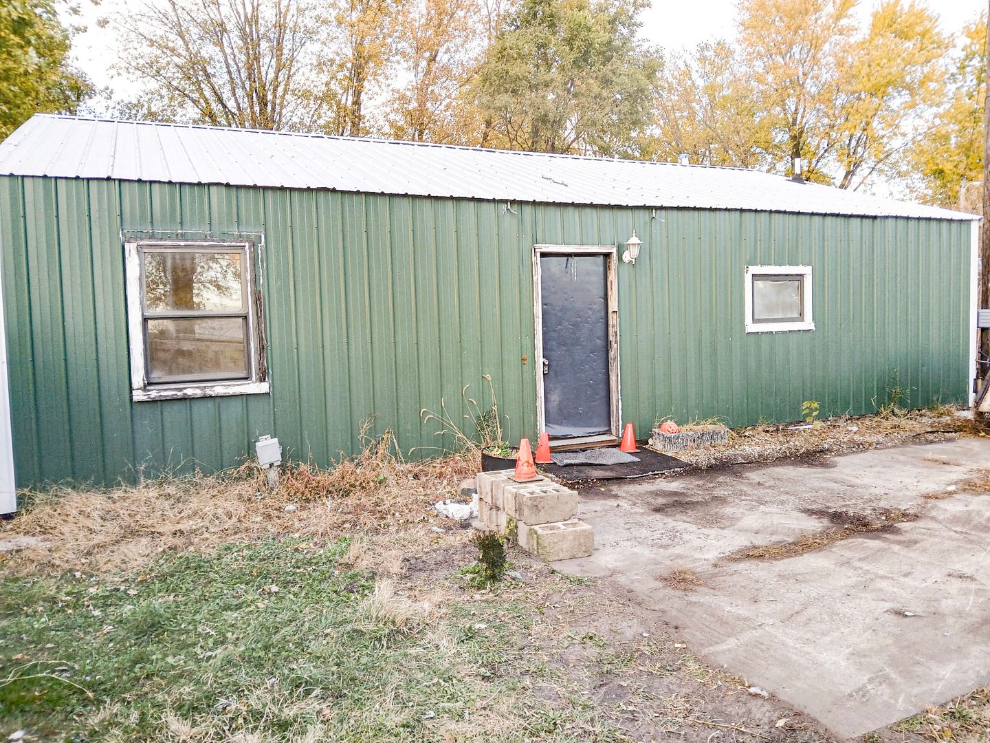 2112 E 2400 North Road — Watseka, IL 60970