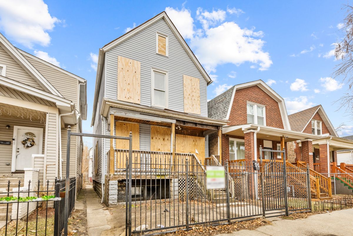 7356 S Champlain Avenue — Chicago, IL 60619