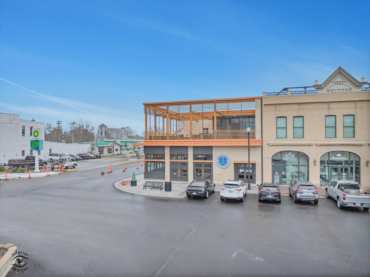 140 Washington Square, Washington, IL 61571