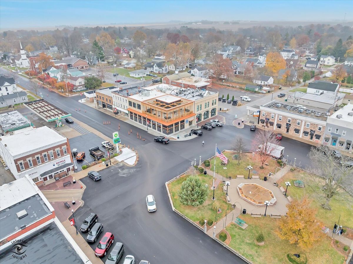 140 Washington Square, Washington, IL 61571