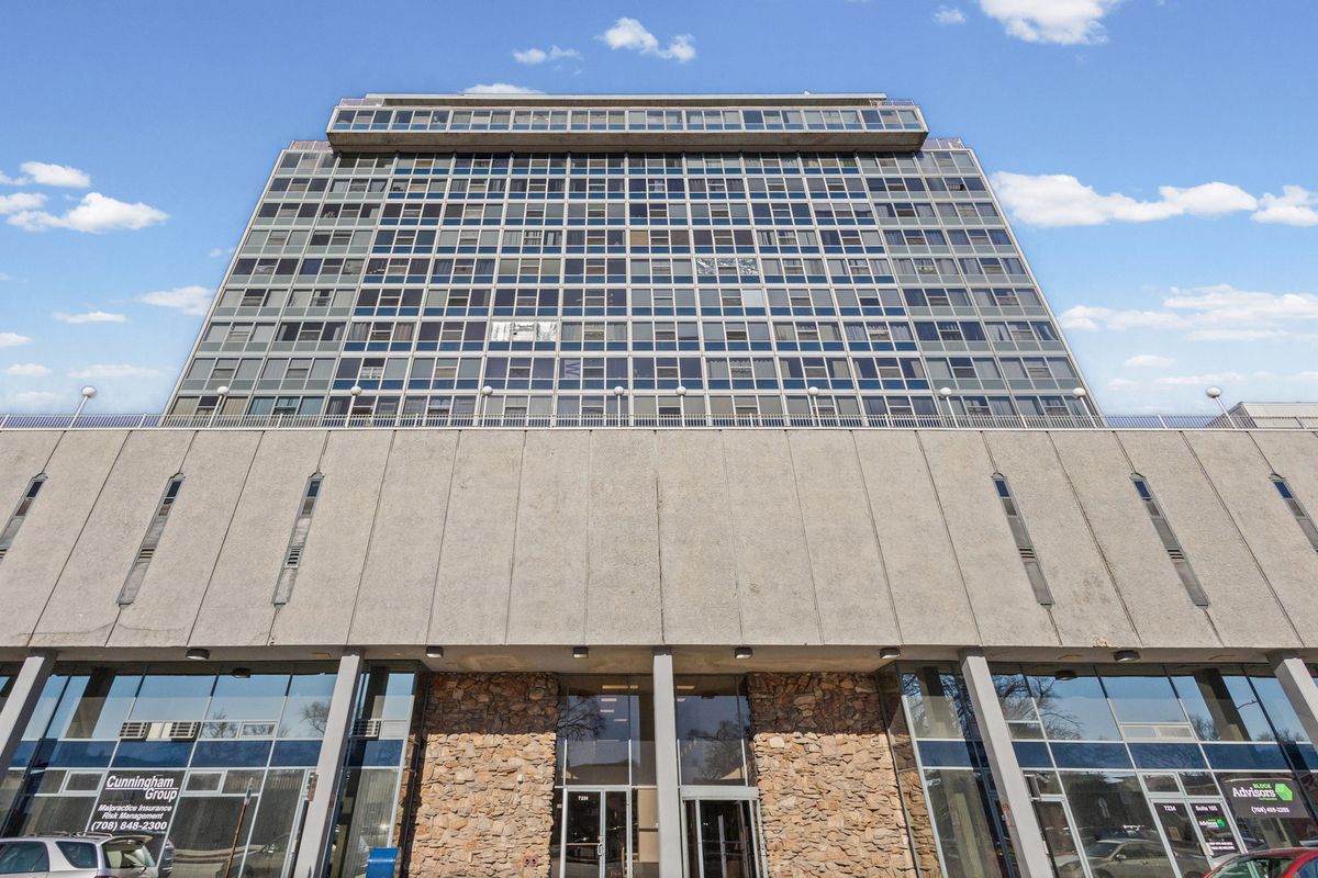 7234 North Avenue, Elmwood Park, IL 60707