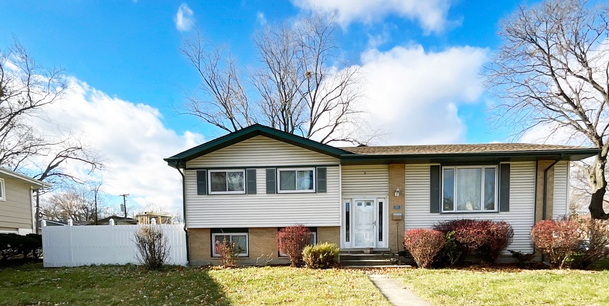 900 Arthur Drive, Lombard, IL 60148