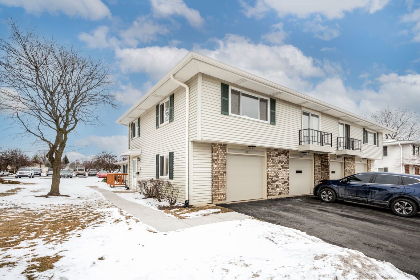203 Barcliffe Lane #203 — Schaumburg, IL 60194