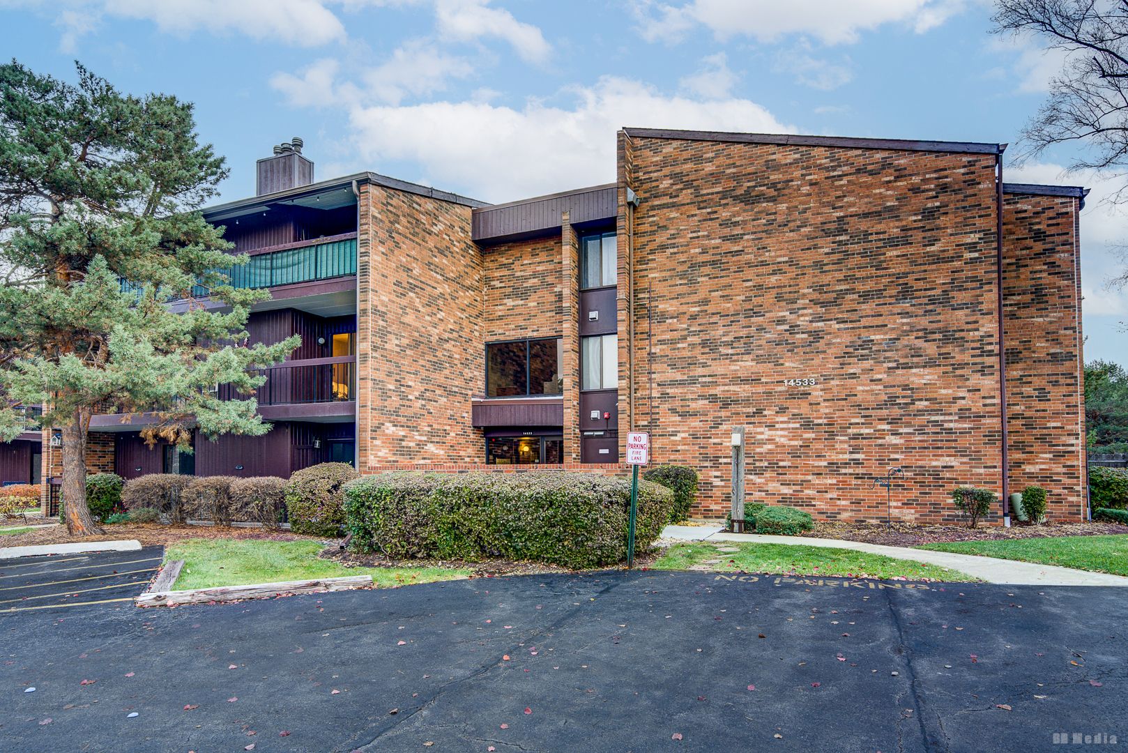 14533 Walden Court #G2 — Oak Forest, IL 60452