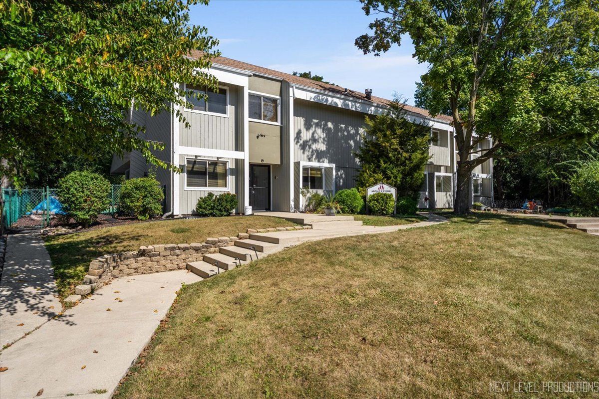 6953 Woodridge Drive — Woodridge, IL 60517