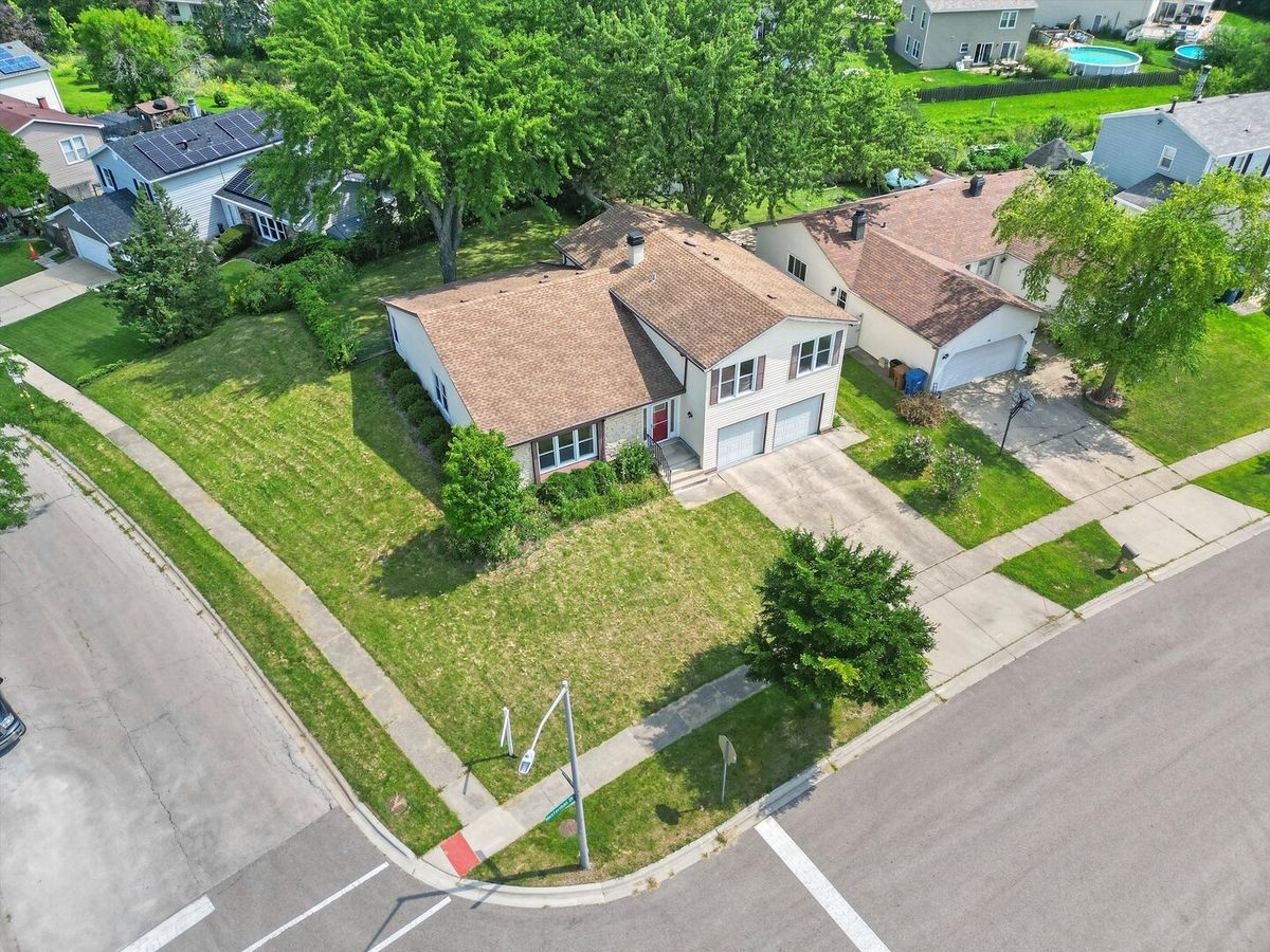 88 Hesterman Drive, Glendale Heights, IL 60139