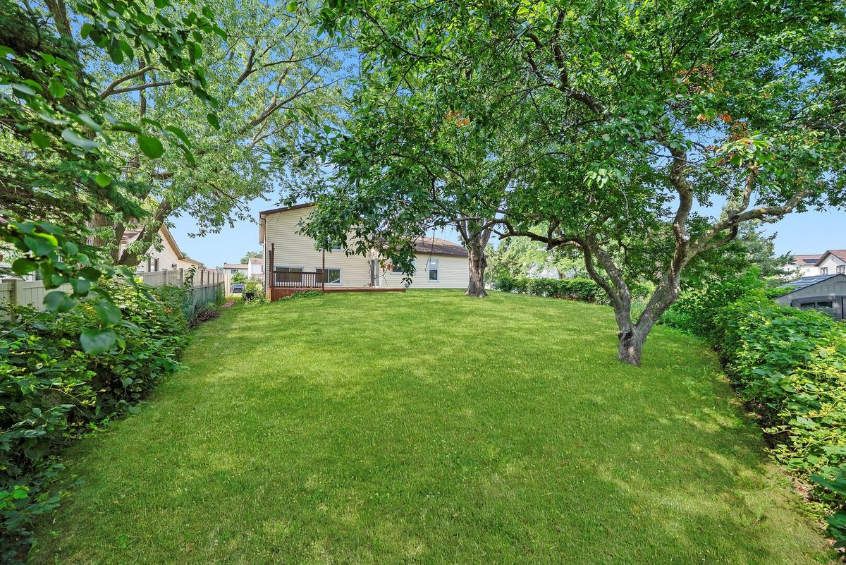 88 Hesterman Drive, Glendale Heights, IL 60139