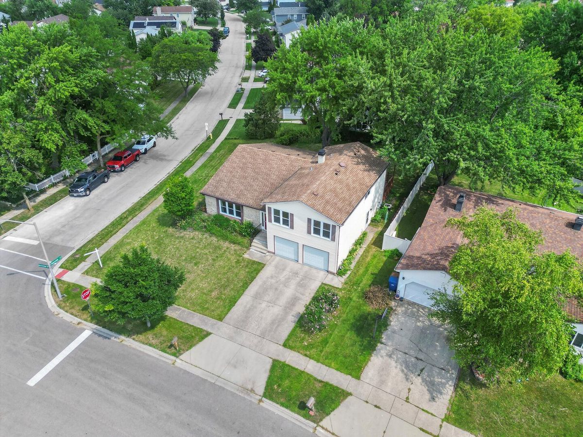 88 Hesterman Drive, Glendale Heights, IL 60139