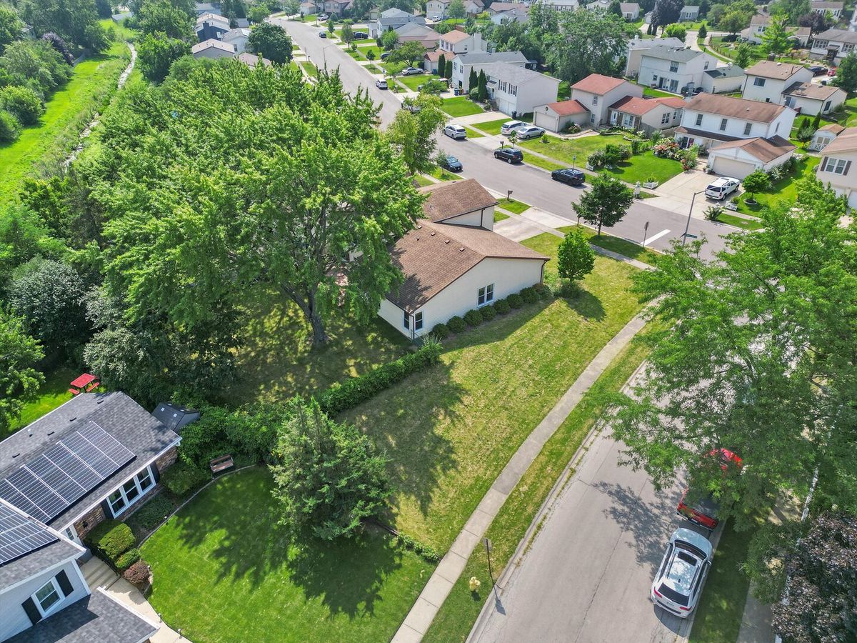 88 Hesterman Drive, Glendale Heights, IL 60139