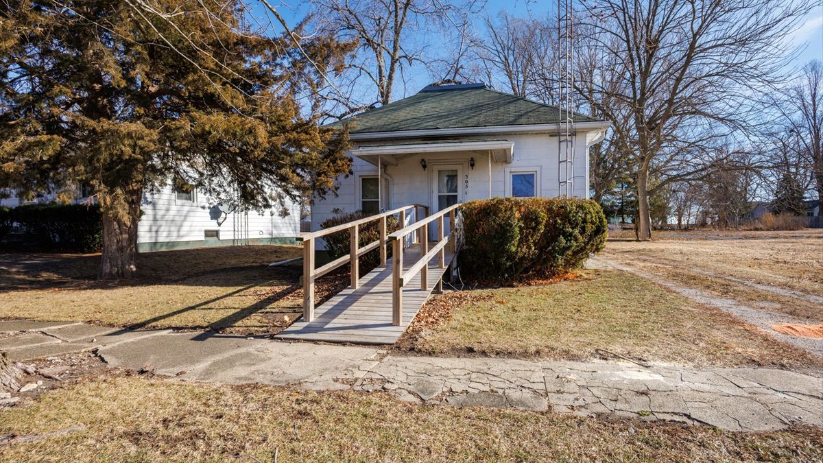 305 Harrison Street, Colfax, IL 61728