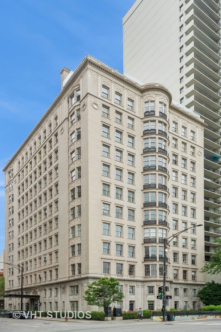 1200 N Lake Shore Drive #1205 — Chicago, IL 60610