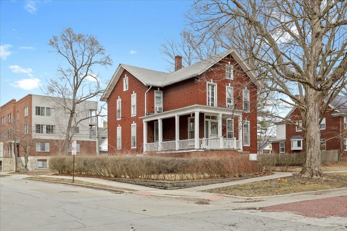 212 W High Street — Urbana, IL 61801