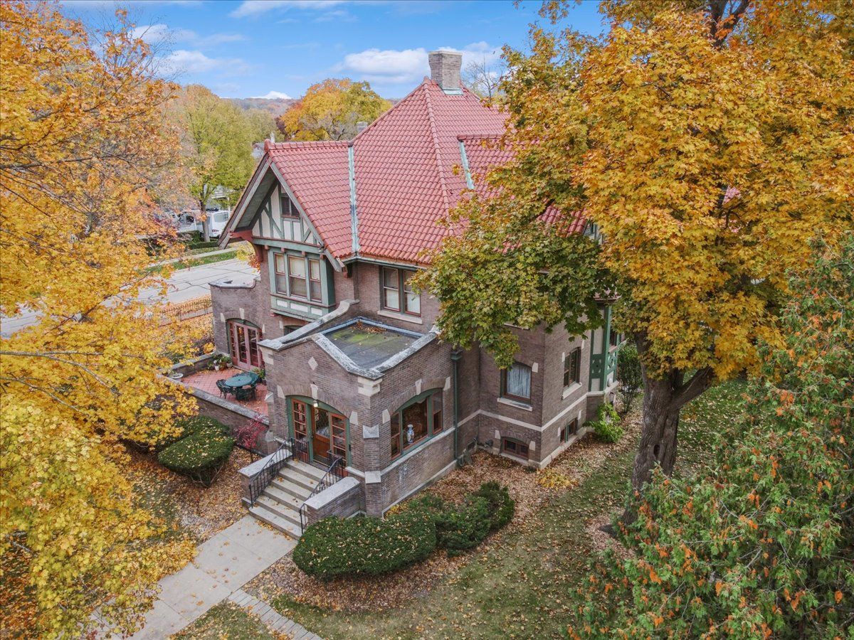 305 Oregon Avenue — West Dundee, IL 60118