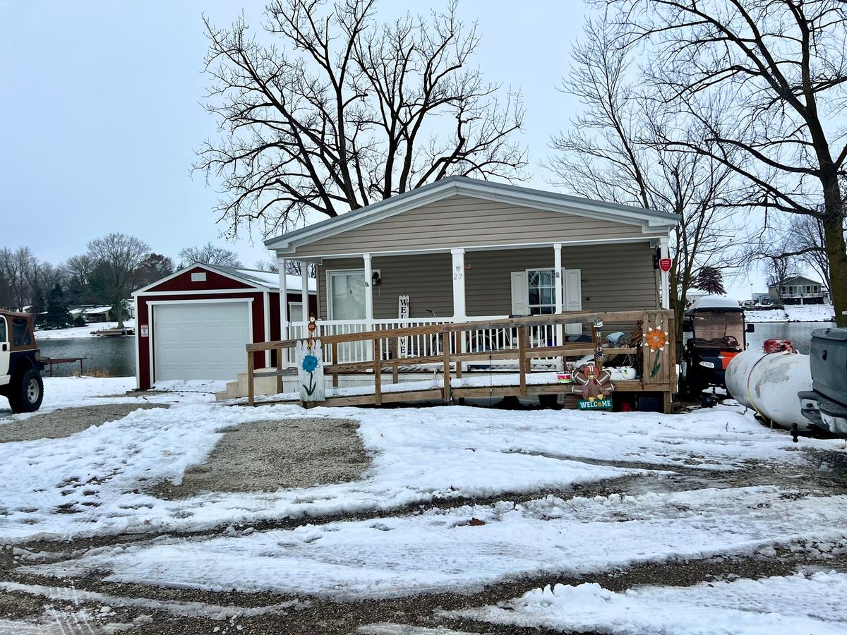 27 Lakeview Road, Gays, IL 61928