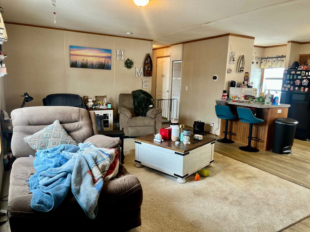 27 Lakeview Road, Gays, IL 61928