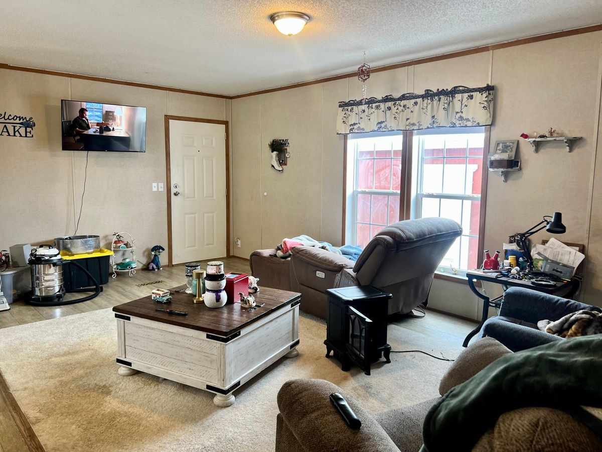 27 Lakeview Road, Gays, IL 61928