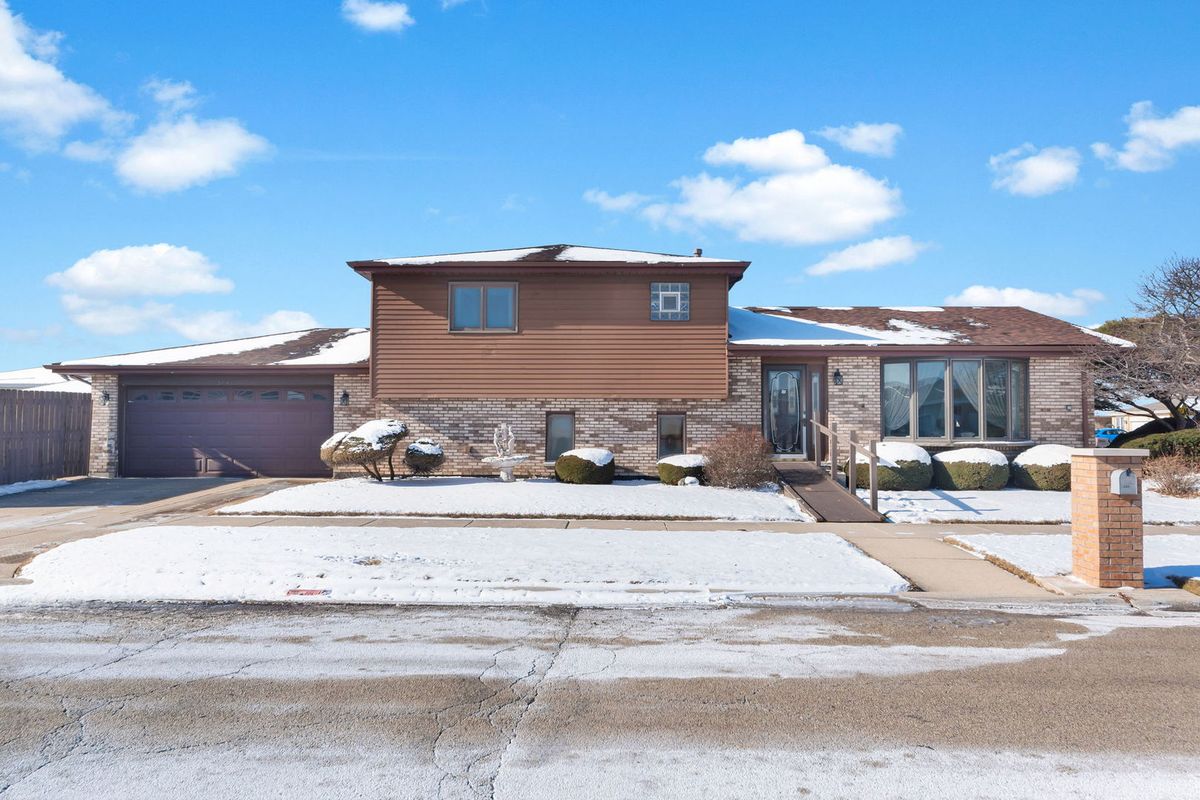 5841 75th Place, Burbank, IL 60459