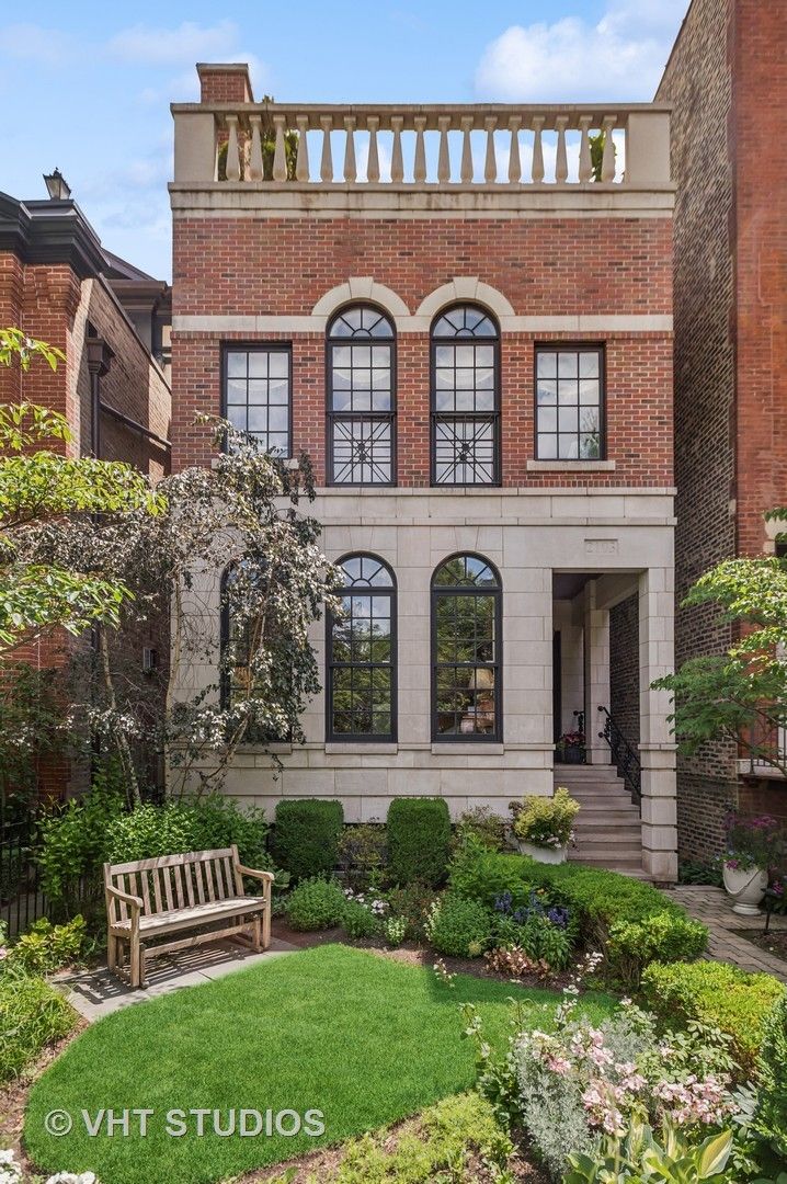 2103 N CLIFTON Avenue — Chicago, IL 60614