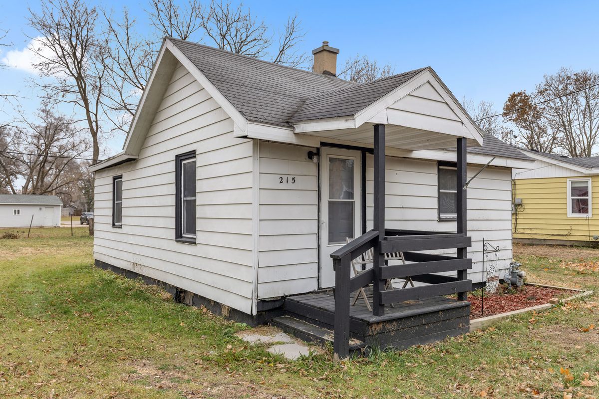 215 MOORE Street, South Beloit, IL 61080