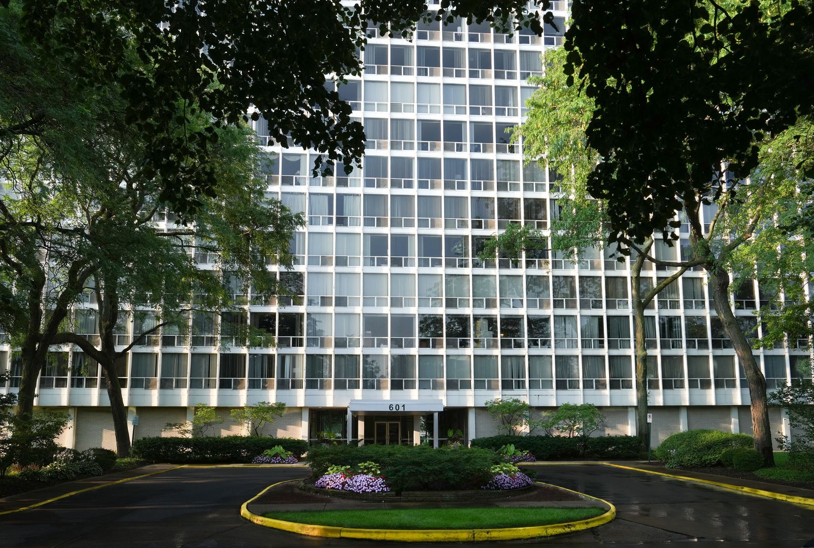 601 E 32nd Street #400 — Chicago, IL 60616