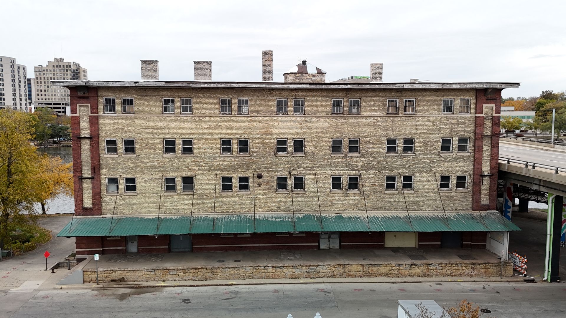 220 N Water Street — Rockford, IL 61107