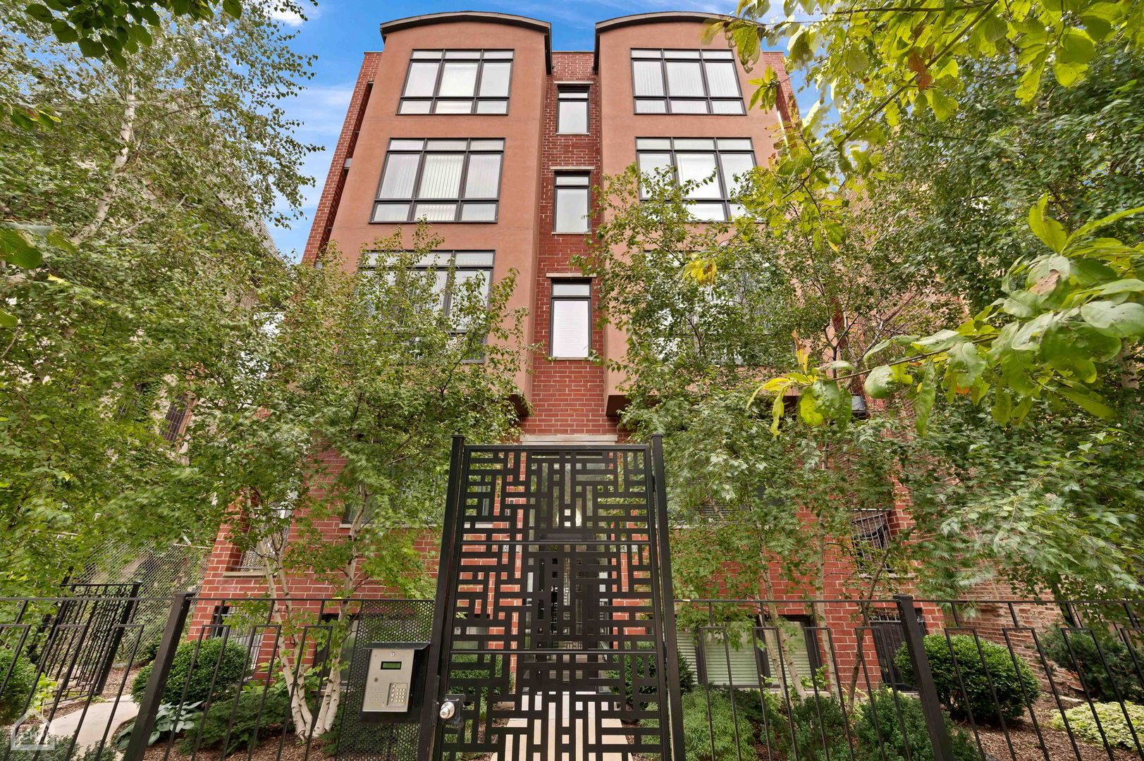 4417 S Indiana Avenue — Chicago, IL 60653