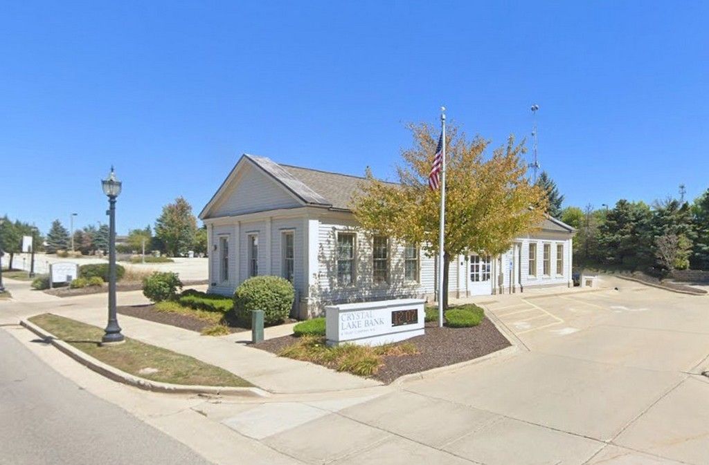 27 N Main Street — Crystal Lake, IL 60014