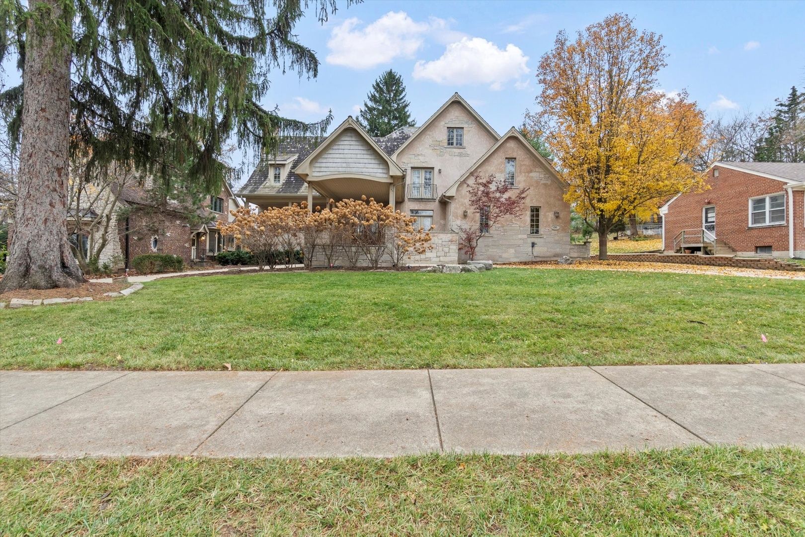 130 Fuller Road — Hinsdale, IL 60521