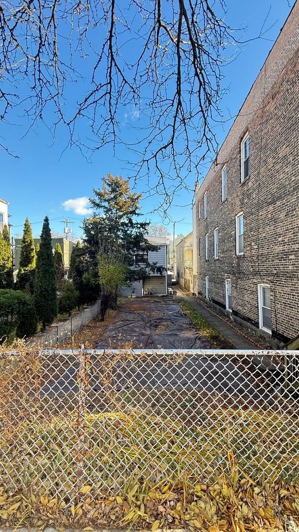 3535 S Damen Avenue — Chicago, IL 60609