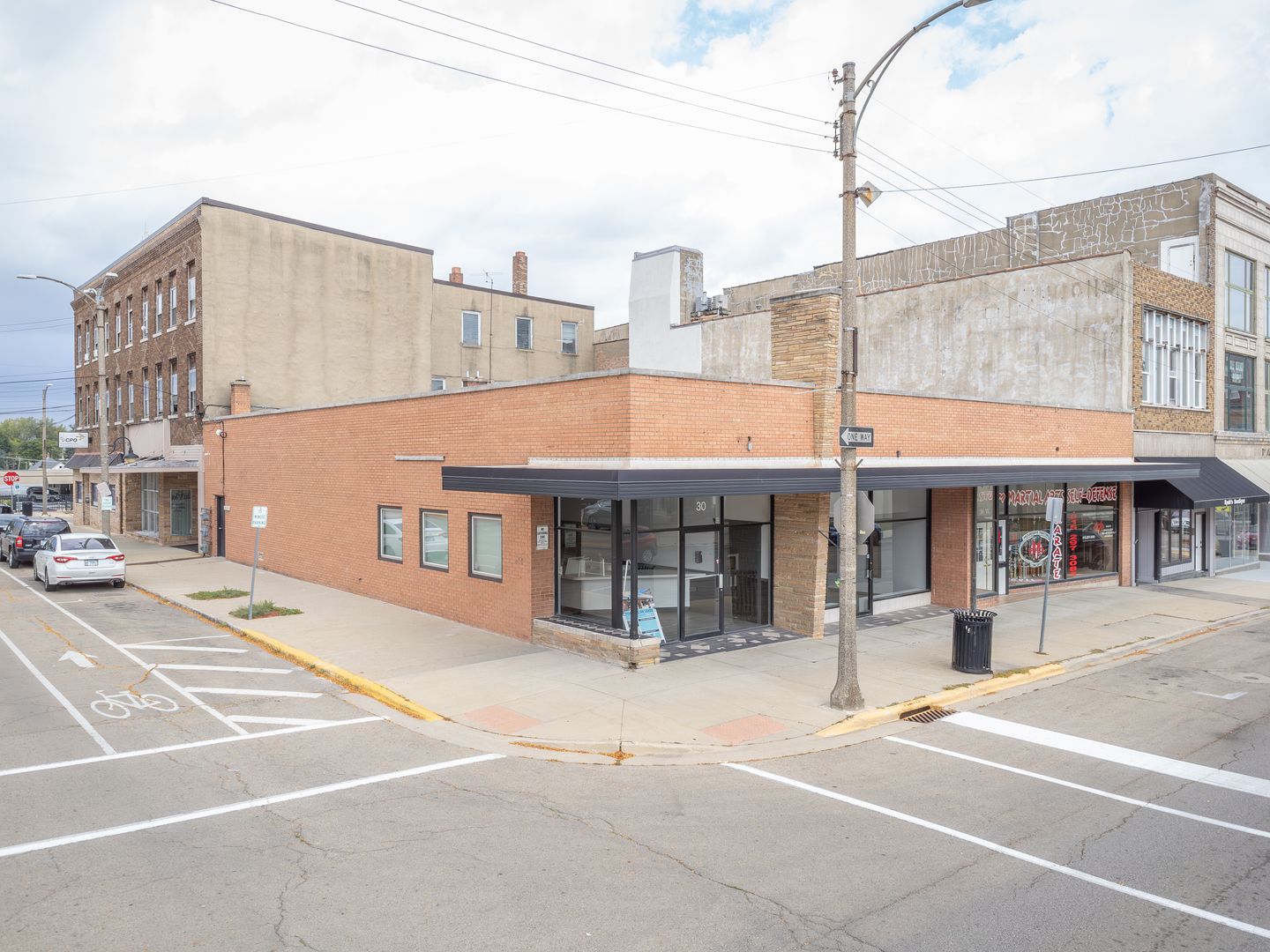 26-28-30 W Stephenson Street — Freeport, IL 61032